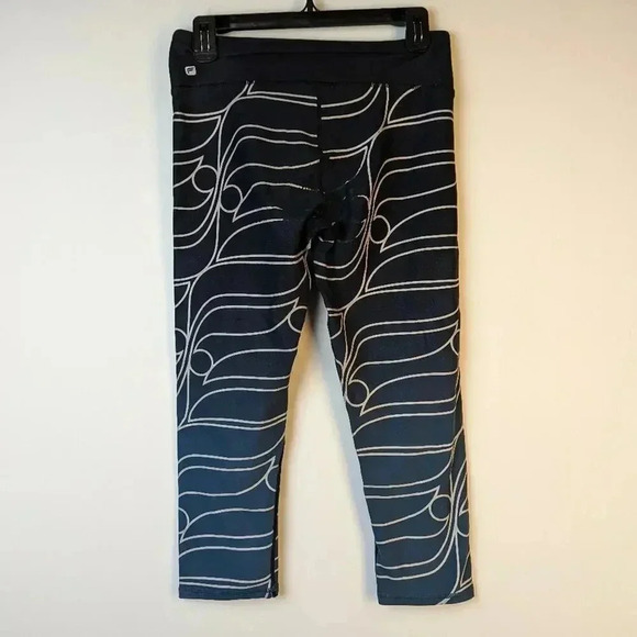 Fabletics Define Power Hold Mid Rise Capris - Small - Picture 5 of 6